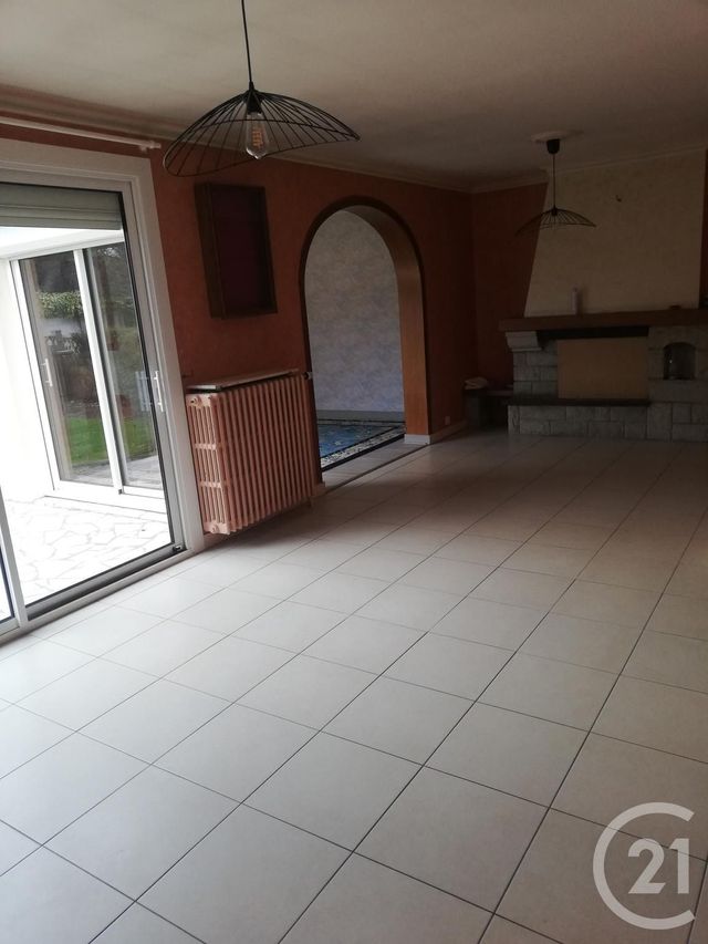 Maison &agrave; louer - 5 pi&egrave;ces - 120 m2 - Argentre Du Plessis - 35 - BRETAGNE