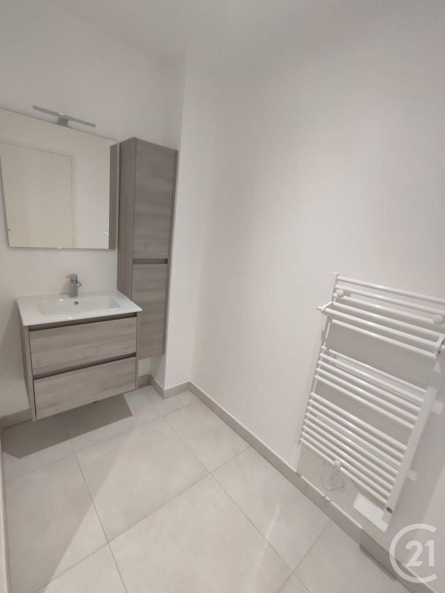 Maison &agrave; louer - 3 pi&egrave;ces - 70 m2 - Argentre Du Plessis - 35 - BRETAGNE