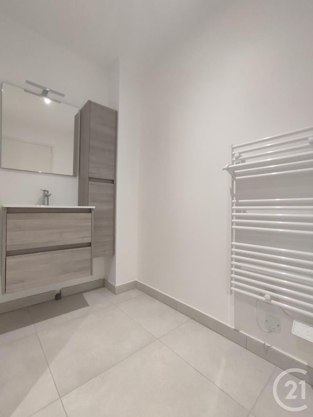 Maison &agrave; louer - 3 pi&egrave;ces - 70 m2 - Argentre Du Plessis - 35 - BRETAGNE