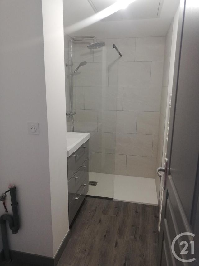 Appartement &agrave; louer - 2 pi&egrave;ces - 53 m2 - Cuille - 53 - PAYS-DE-LOIRE