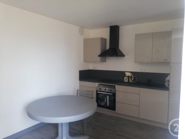 Appartement &agrave; louer - 2 pi&egrave;ces - 53 m2 - Cuille - 53 - PAYS-DE-LOIRE