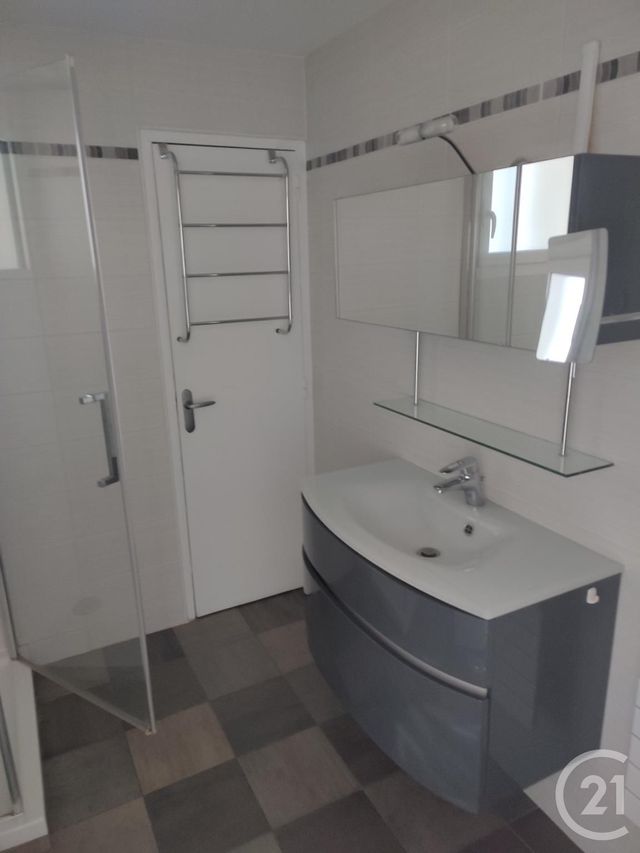 Appartement T3 &agrave; louer - 3 pi&egrave;ces - 64,88 m2 - St Berthevin - 53 - PAYS-DE-LOIRE