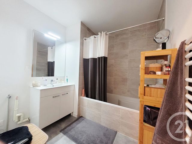 Afficher la photo en grand Appartement F2 à louer - 2 pièces - 47,49 m2 - Vitre - 35 - BRETAGNE