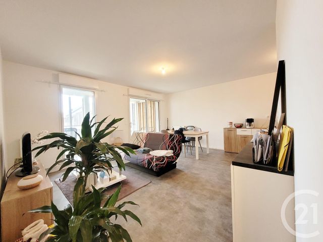 Afficher la photo en grand Appartement F2 à louer - 2 pièces - 47,49 m2 - Vitre - 35 - BRETAGNE
